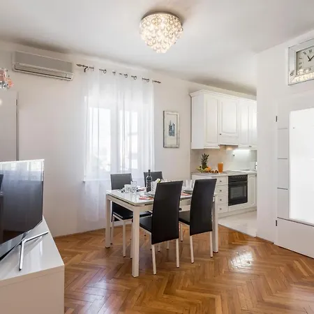 Luxury Karla Διαμέρισμα *