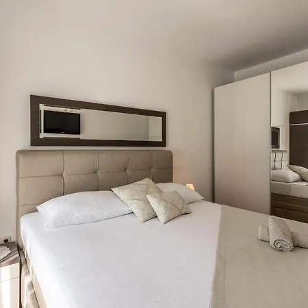 Luxury Karla Apartment