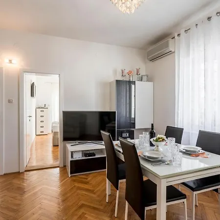 Luxury Karla Apartment *