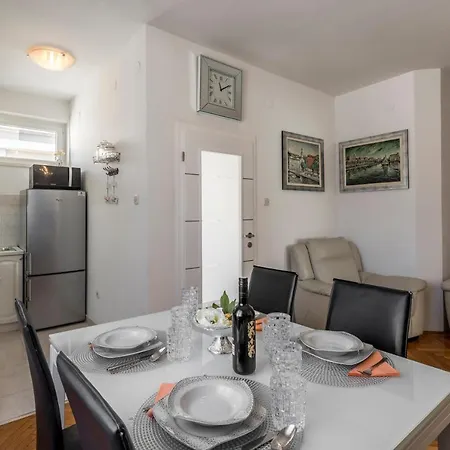 Luxury Apartment Karla