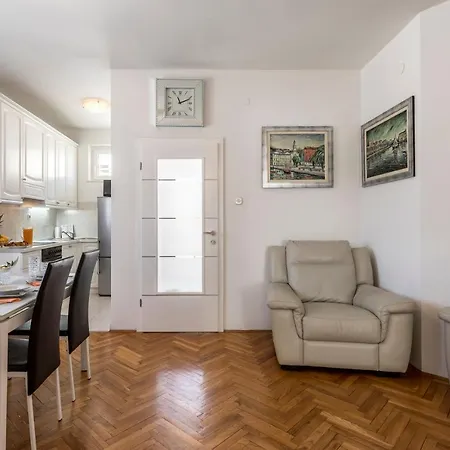 Luxury Apartment Karla